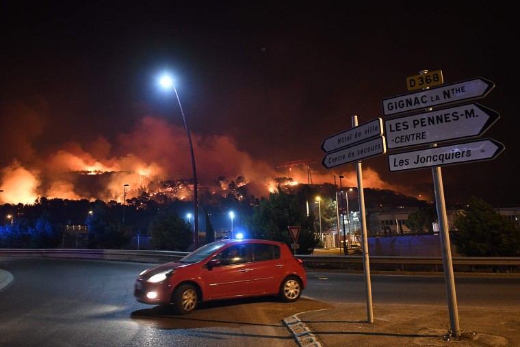 Image: TOPSHOT-FRANCE-FIRE