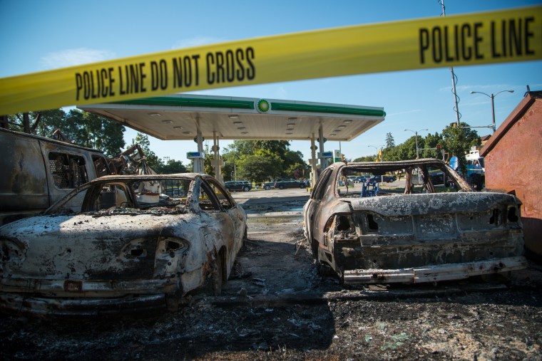 Image: Violence Erupts In Milwaukee After Police Officer Shoots Armed Suspect During Foot Chase