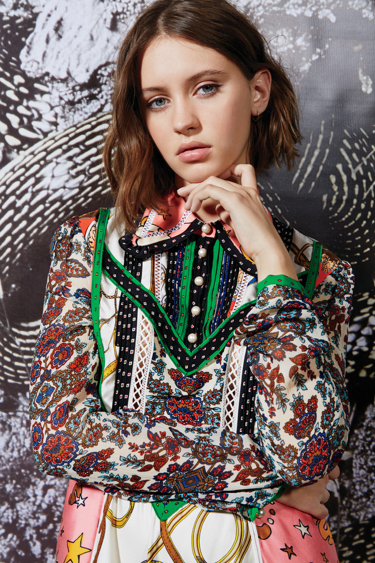 Jude Laws Daughter Iris Poses For Teen Vogue Magazine 