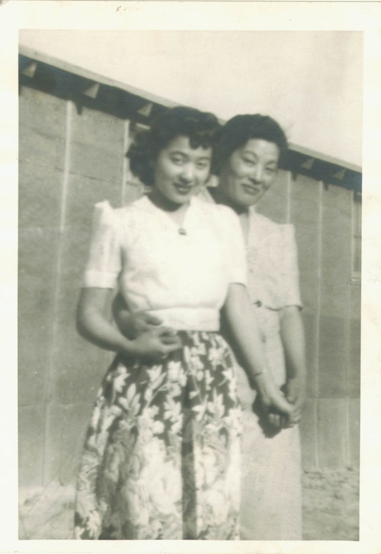 Mitsuye May Yamada with her mother Hide in 1943.