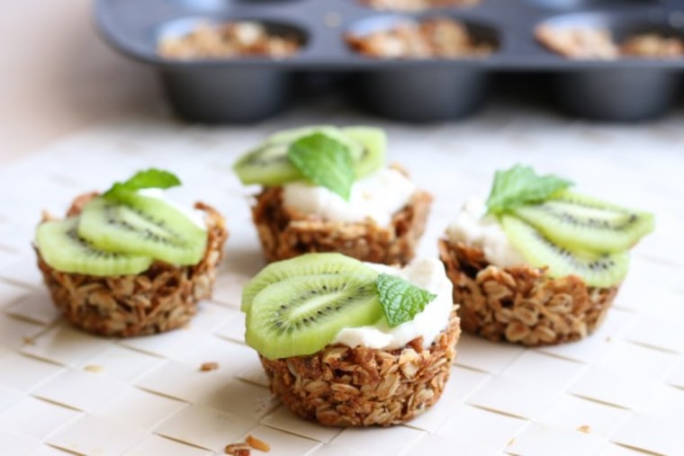 Crunchy oat granola cups