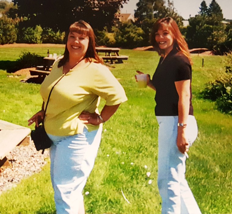 Woman loses almost 100 pounds and transformed herself from fat twin to fit twin.