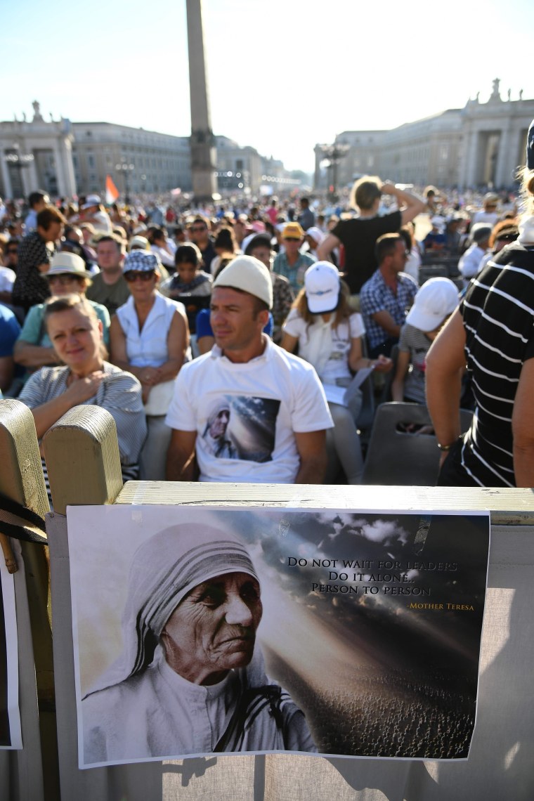 Image: Faithful at the holy mass and canonization of Mother Teresa of Kolkata
