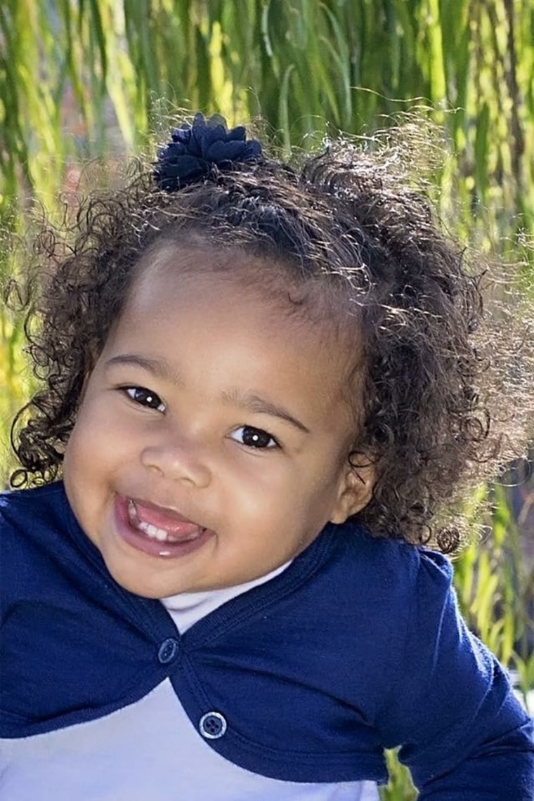 2-year-old Ginneh Wright sings and dances in a viral video, where she and mom Stacia Wright share their potty training song with the world.