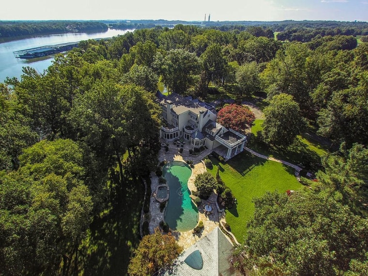 Reba McEntire is selling her Nashville home — see inside