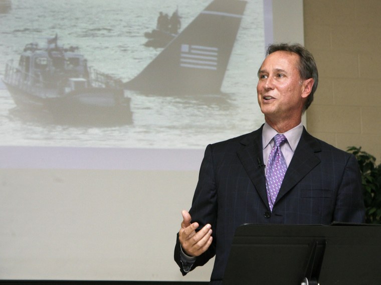 U.S. Airways Flight 1594 survivor Barry Leonard speaks about his experience at Saint Paul United Methodist Church in Goldsboro, North Carolina, on Aug. 17, 2009.