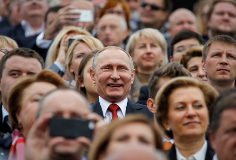 Image: Russian President Vladimir Putin watches the celebrations for the City Day in Moscow