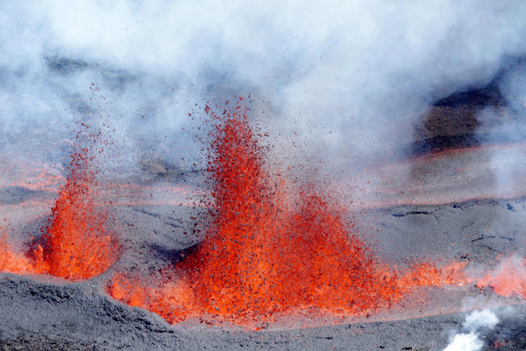 Image: TOPSHOT-FRANCE-OVERSEA-REUNION-VOLCANO