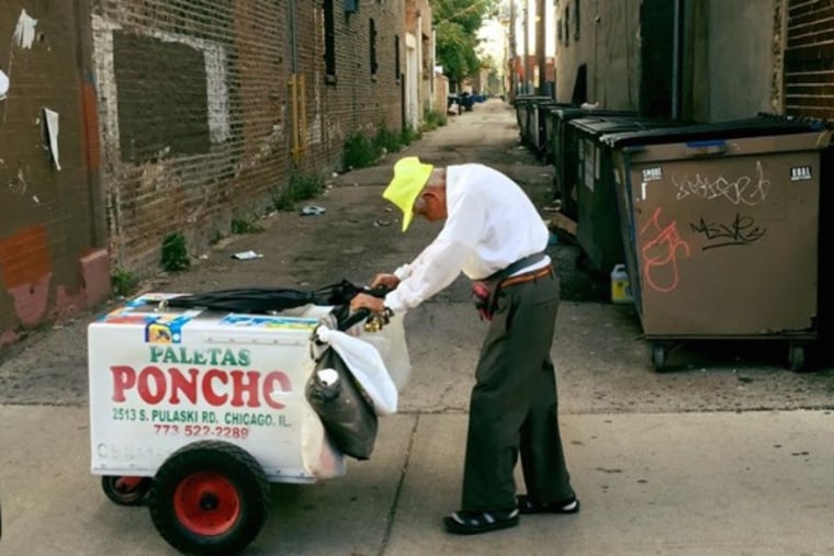 Fidencio Sanchez, 89, selling paletas in Chicago.