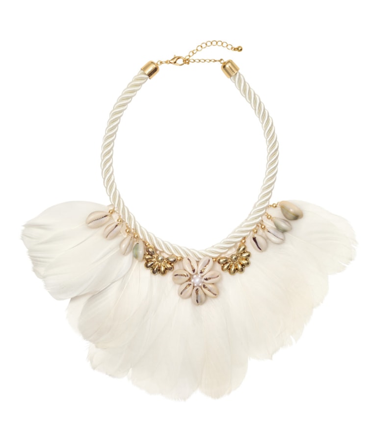 Necklace with feathers