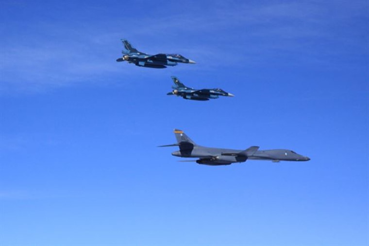 Image: U.S. B-1B bombers fly over South Korea