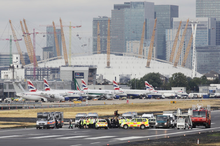 Image: Emergency services surround protestors from the movement Black Lives Matter