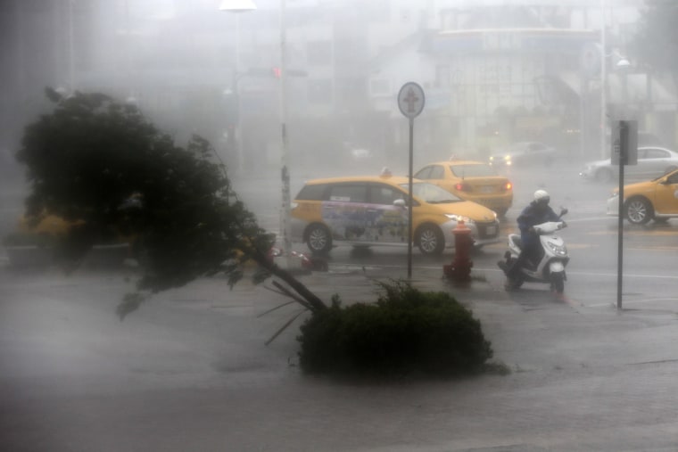 Image: Super Typhoon Meranti brings high winds and heavy rains to Taiwan