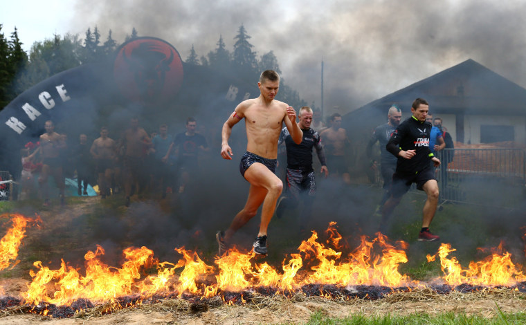 Image: Participants take part in an extreme run \"Bison race\" near the town of Logoisk