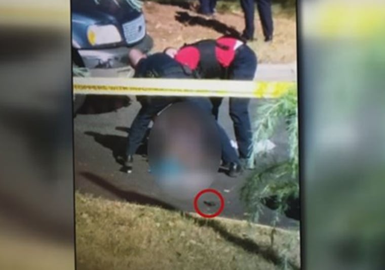 Police sources confirm to WCNC, the NBC Charlotte station, that a witness' photo taken moments after the shooting of Keith Lamont Scott shows a gun at his feet.