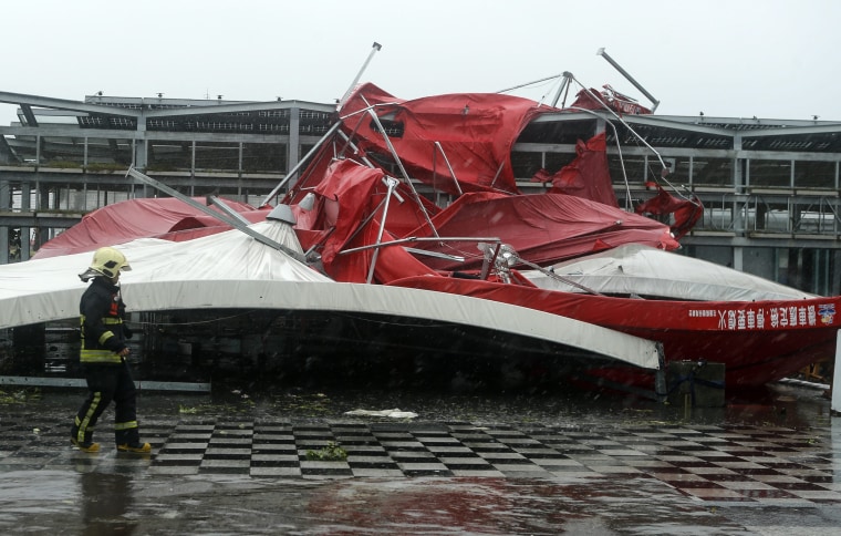 Image: Typhoon Megi hits Taiwan