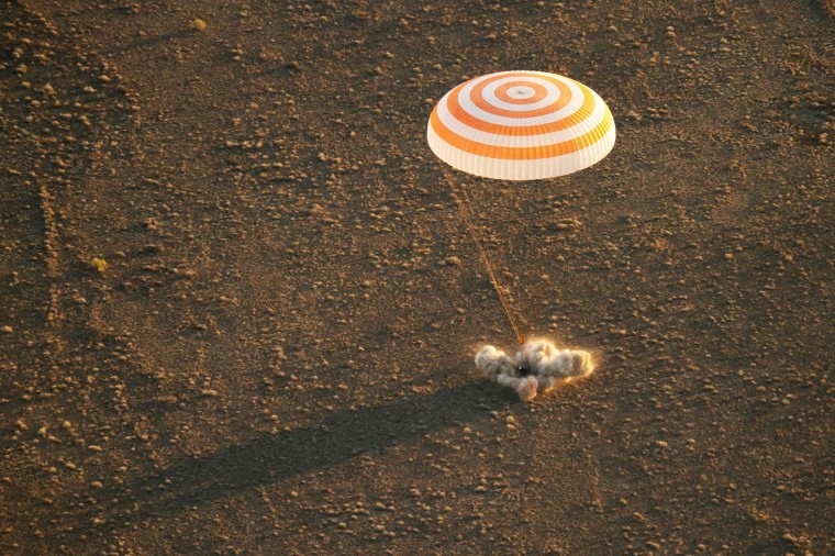 Image: KAZAKHSTAN-SPACE-NASA-SOYUZ TMA-20M-LANDING