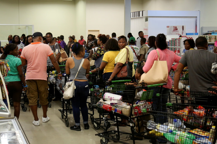 Image: Jamaicans flock to the supermarkets to take care of last minute shopping pending the arrival of Hurricane Matthew in Kingston
