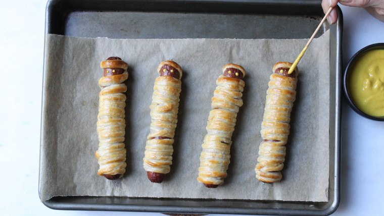 Yummy mummies for a Halloween party snack