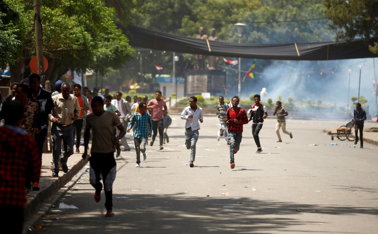 Image: Protesters run from tear gas being fired by police during Irreecha, the thanks giving festival of the Oromo people in Bishoftu town of Oromia region, Ethiopia