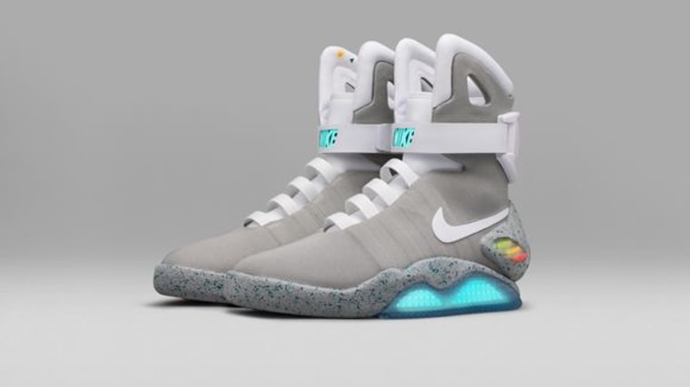 Cenar Autorizar Esperar algo Nike Raffles 'Back to the Future' Self-Tying Shoes