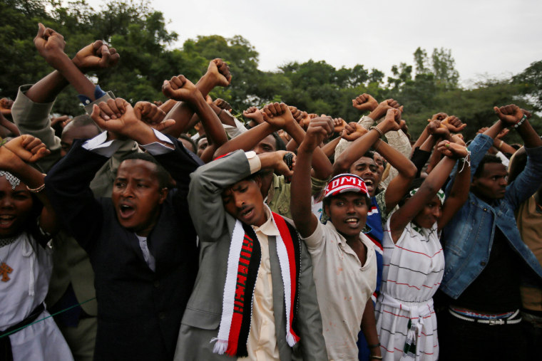 Image: Demonstrators chant slogans in Bishoftu, Ethiopia
