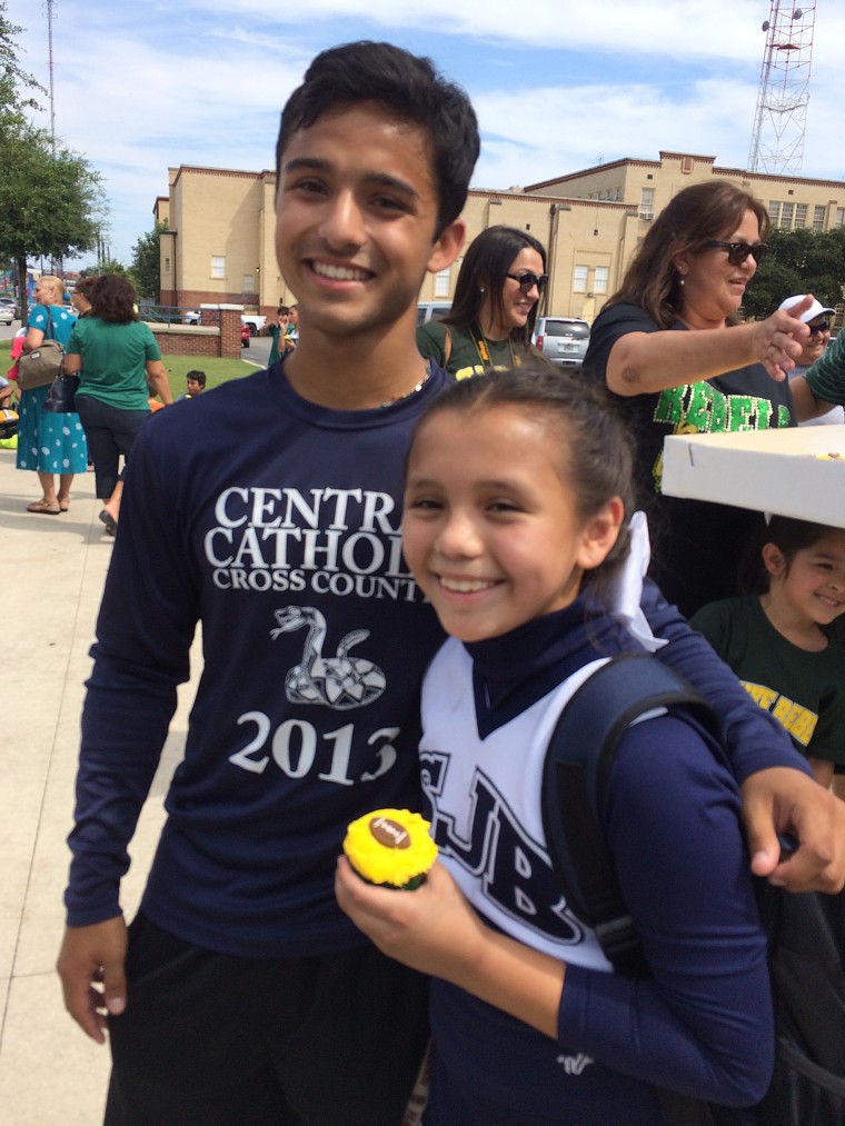 Cheerleader helped by hs student