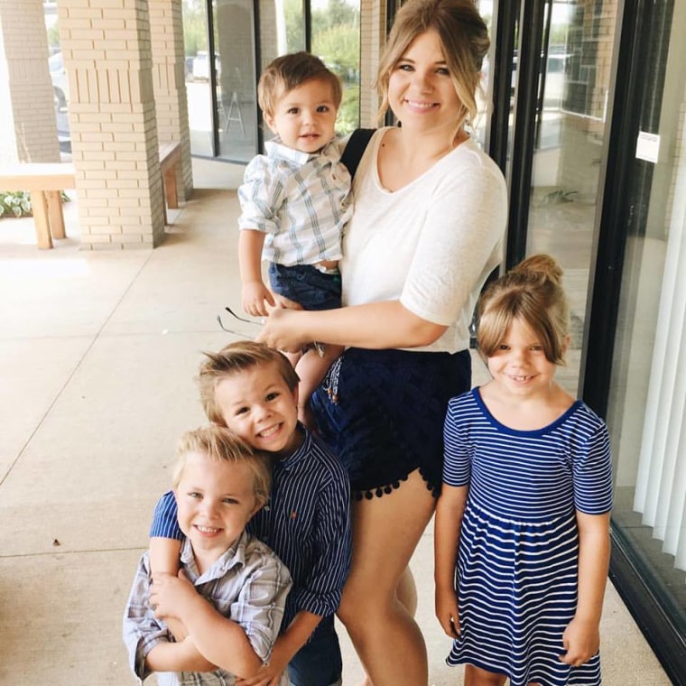 Allie Casazza maintains a minimalist lifestyle with her husband and four children, Bella, 7, Leland, 5, Hudson, 4, and Emmett, 1.