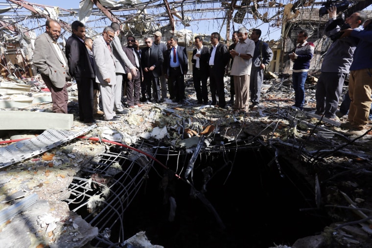 Image: Russian diplomats visit destroyed funeral hall in Sana'a