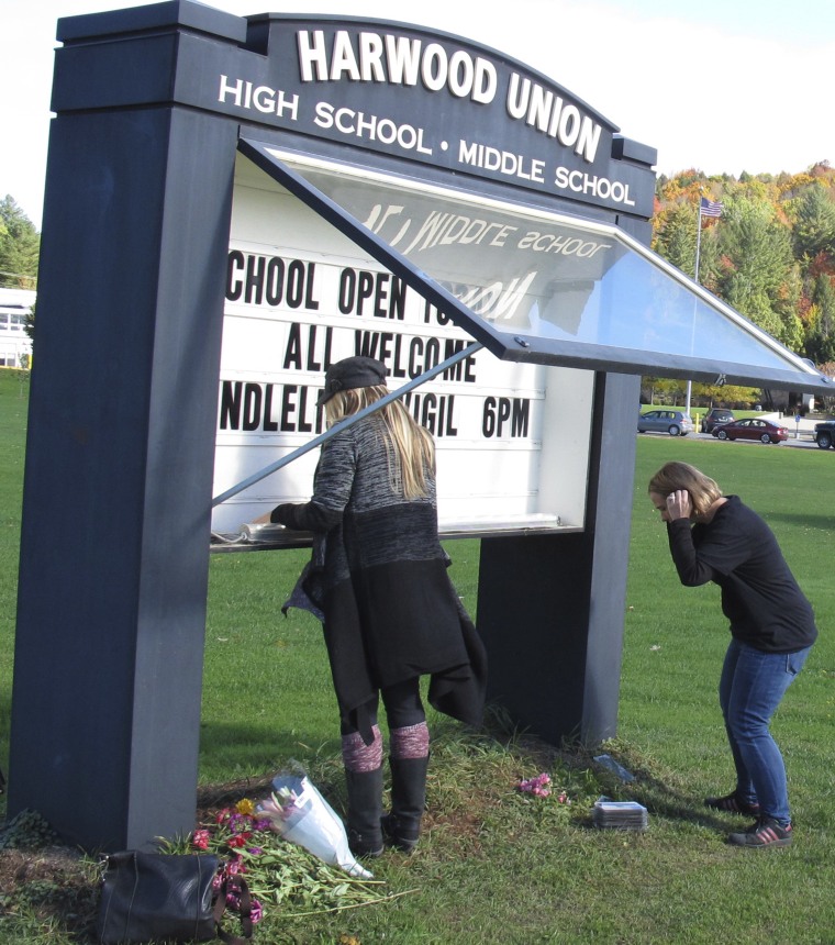 Image: Memorial to five teens killed in Vermont crash