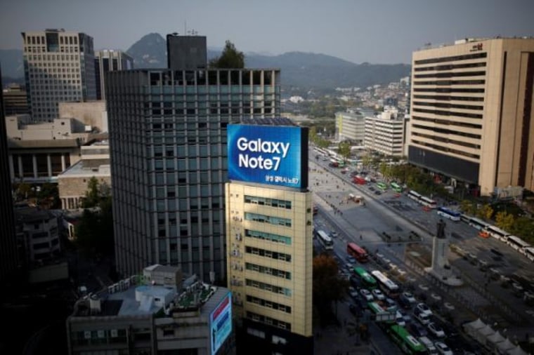 An outdoor advertisement promoting Samsung Electronics' Galaxy Note 7 installed atop a building is seen in central Seoul