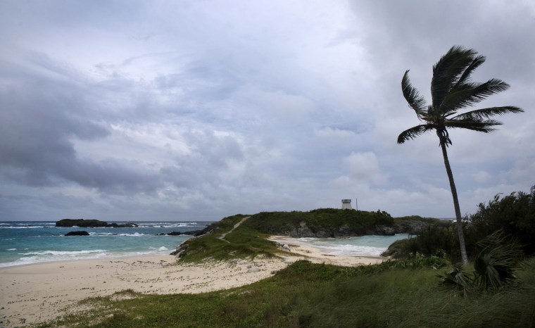 Image: Hurricane Nicole approaches the Cooper's Island Nature Reserve in St. Georges, Bermuda