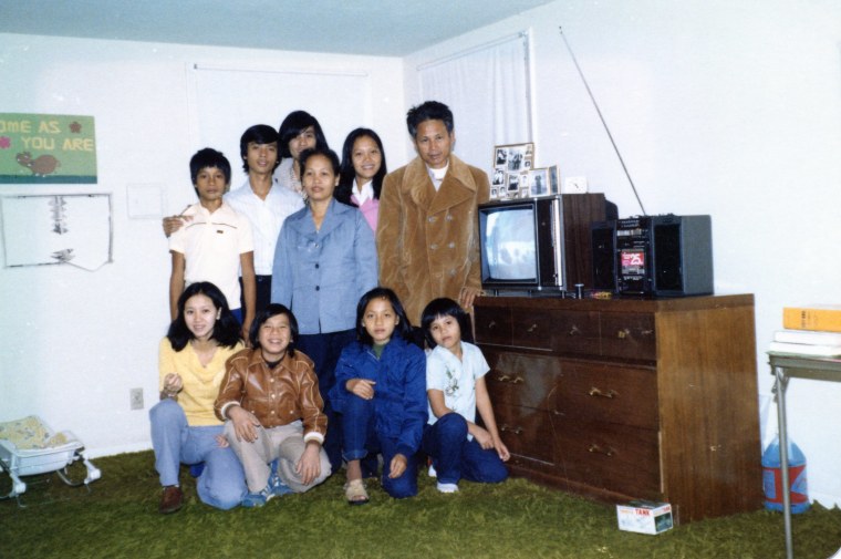 Henry Le with his parents, brothers, and sisters in Clovis, New Mexico in 1979.