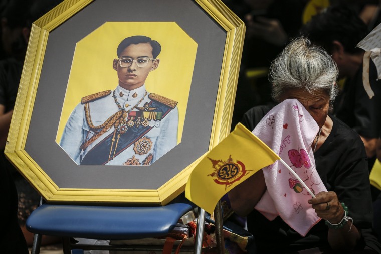Image: Thai King Bhumibol Adulyadej dies at age 88