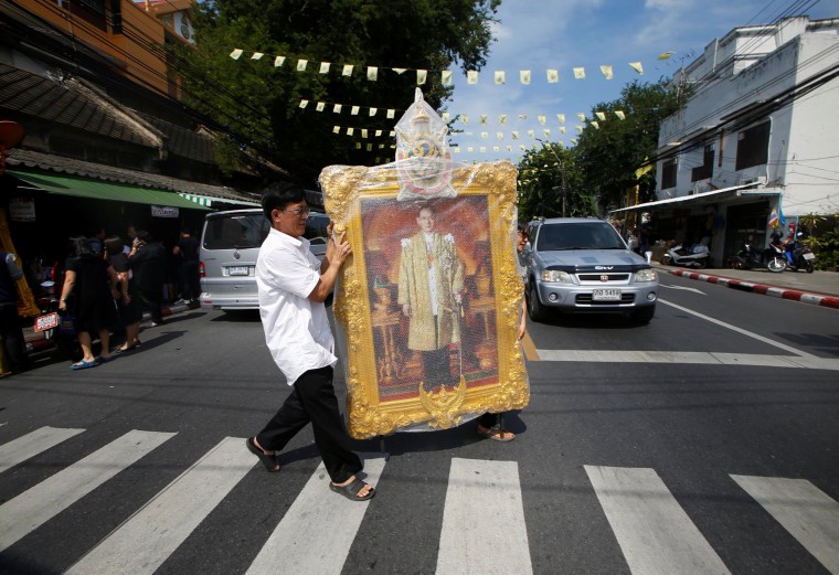 Image: Thailand's King Bhumibol Adulyadej Dies At 88