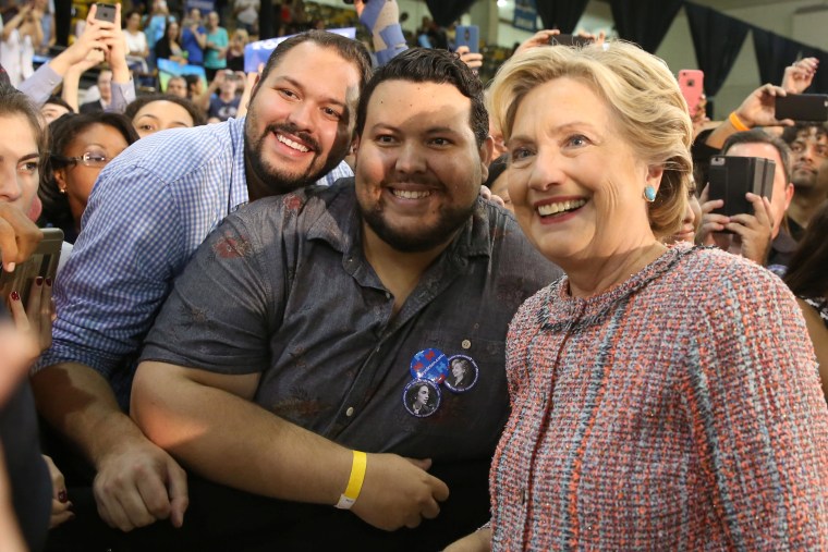 Image: U.S. Democratic presidential nominee Clinton poses with supporters after talking about climate change with former Vice President Al Gore at a rally at Miami Dade College in Miami