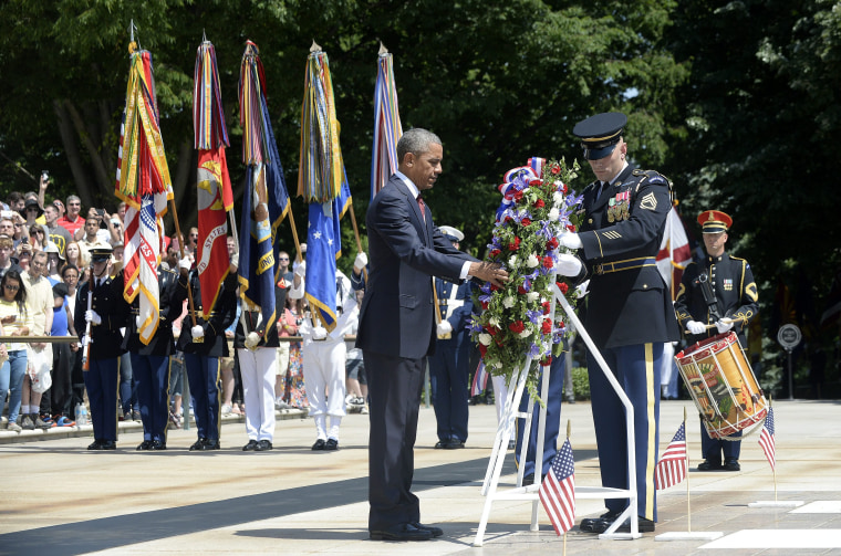 Image: President Obama Lays Wreath On Tomb Of The Unknowns On Memorial Day