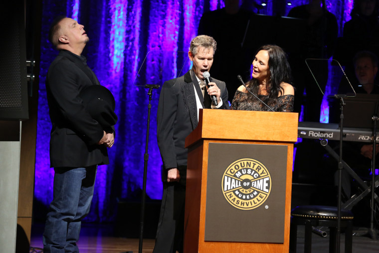 IMAGE: Garth Brooks, Randy Travis and Mary Davis-Travis