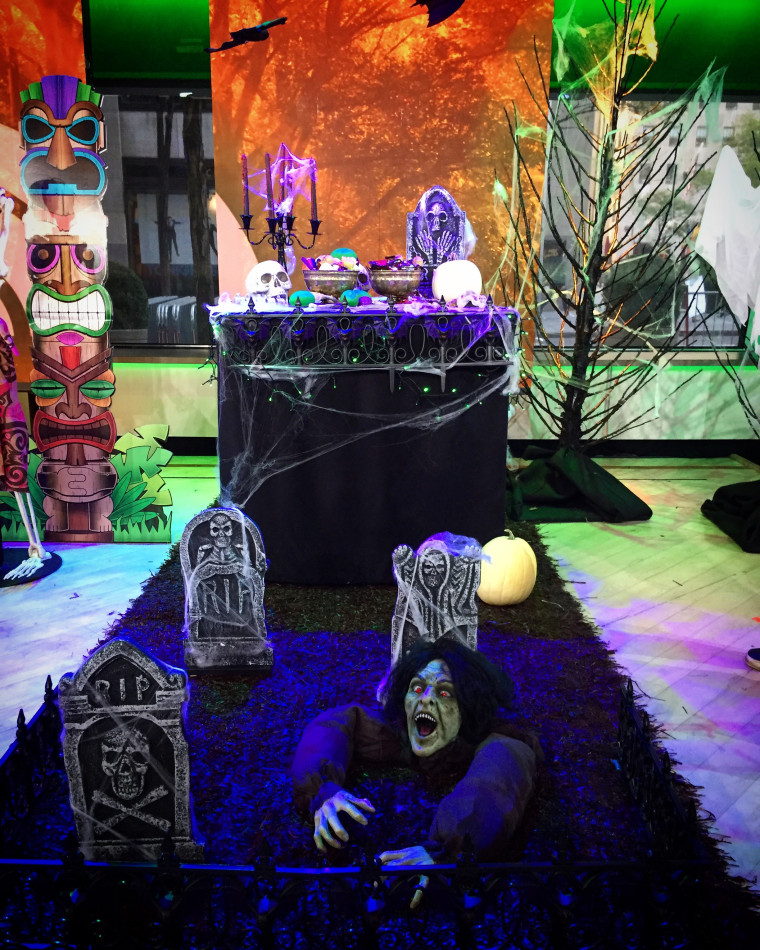 Creating this spooky graveyard scene for trunk-or-treating is a cinch!