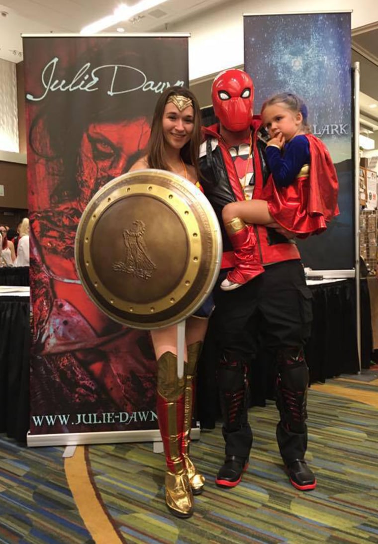 Kaylieann recently went to Comic-Con with her dad and his girlfriend Claire Marie D'Antonio. 