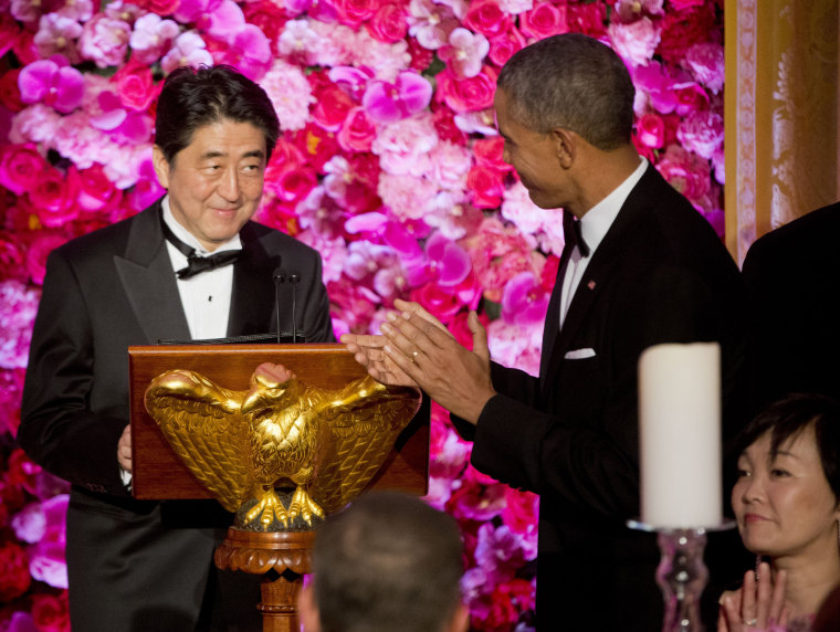 Image: Obama introduces Japanese Prime Minister Shinzo Abe
