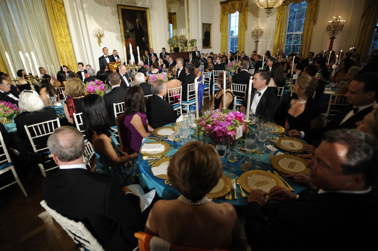 Image: Obama greets guests and offers a toast at a state dinner in honor of President of Mexico Felipe Calderon