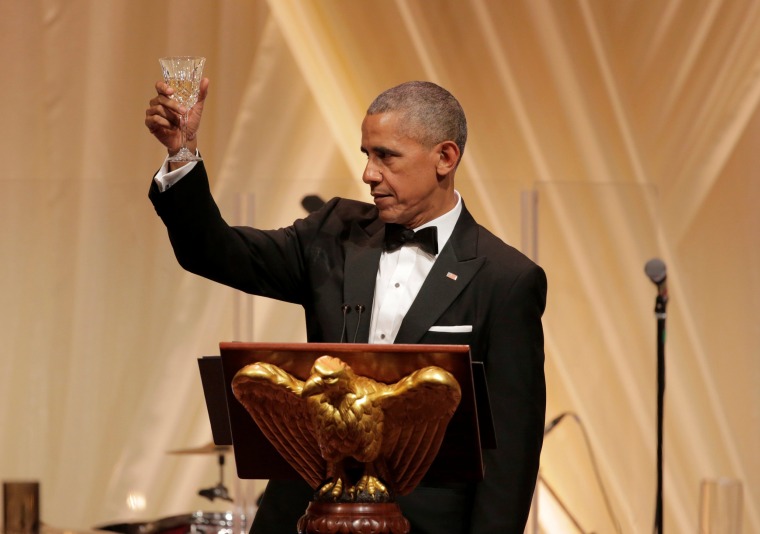 Image: U.S. President Barack Obama toasts Italian Prime Minister Renzi during a State Dinner at the White House in Washington
