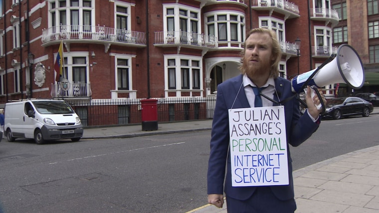 Image: A comedian reads the Internet to Julian Assange outside Ecuador's embassy in London