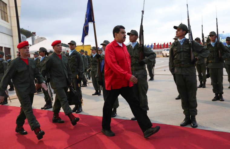 Venezuela's President Nicolas Maduro (C) receives military honors at Maiquetia airport, in Caracas, Venezuela October 20, 2016.