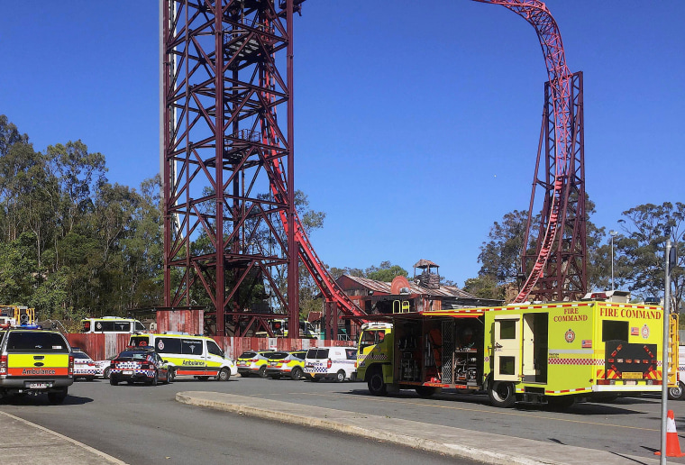 Image: Emergency services outside Dreamworld