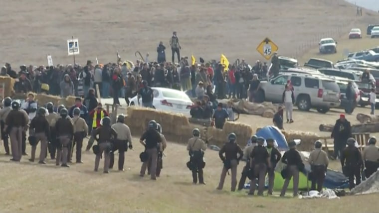 Image: Police confront people protesting against the construction of the Dakota Access oil pipeline