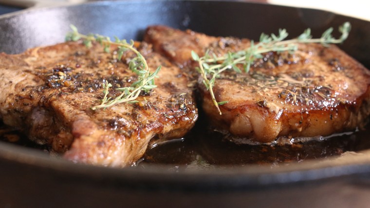 Pork chops with sweet and sour glaze