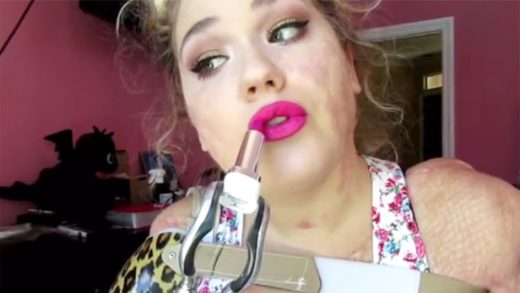 Kaitlyn Dobrow, a quadruple amputee, giving a makeup tutorial