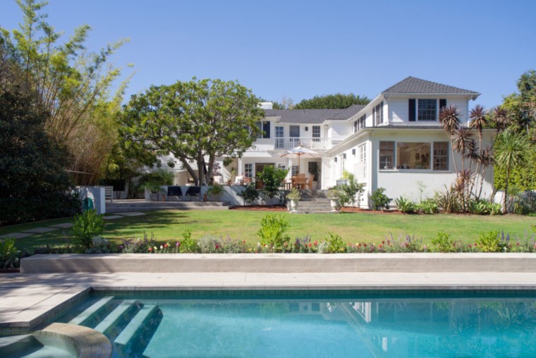 'How I Met Your Mother' star Alyson Hannigan lists LA home